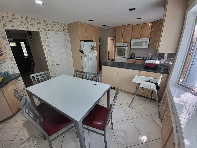 4 Behrendt Dr — Photo 2