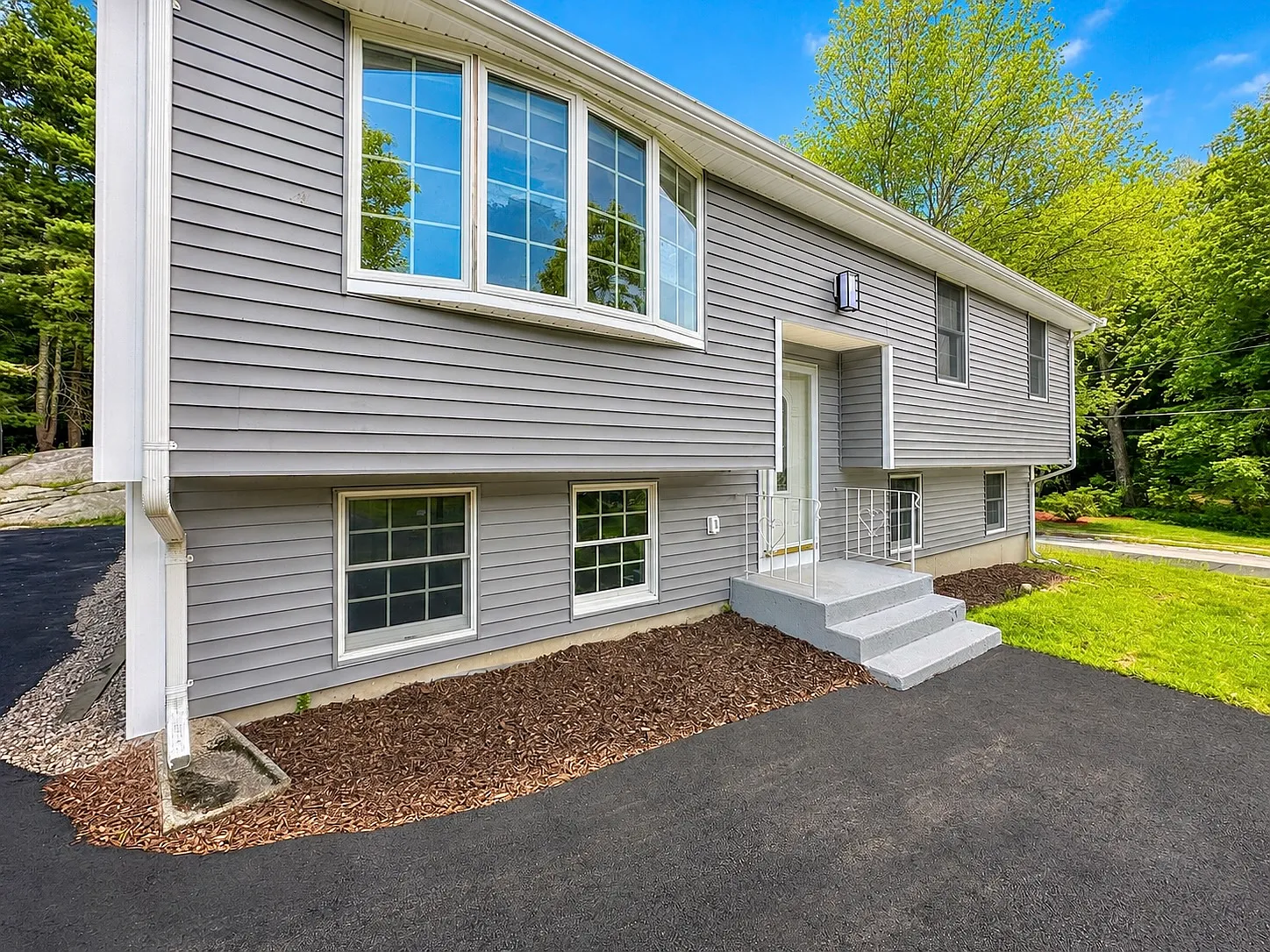4 bed, 2346 sqft, $4,500 — Photo 3