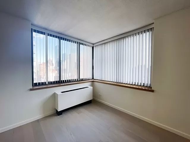1st image of 250 E 40th St APT 29E