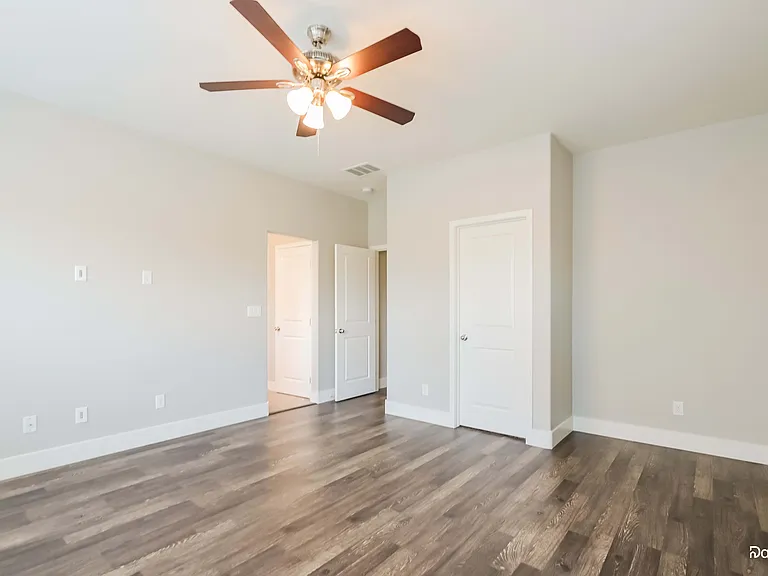 422 Chateau Dr — Photo 12