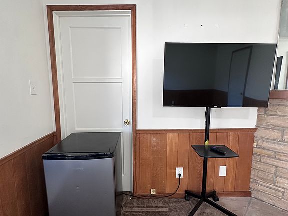 3rd image of 1130 E Marshall Pl