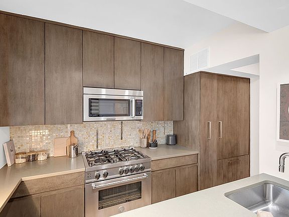 4th image of 7 E 14th St APT 21H