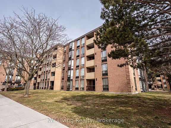 4th image of 1525 Diefenbaker Ct #402