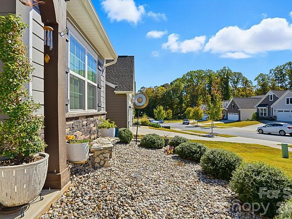 3rd image of 3053 Rosseau Ln