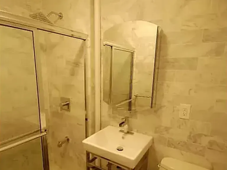 226 E 3rd St #1A — Photo 7