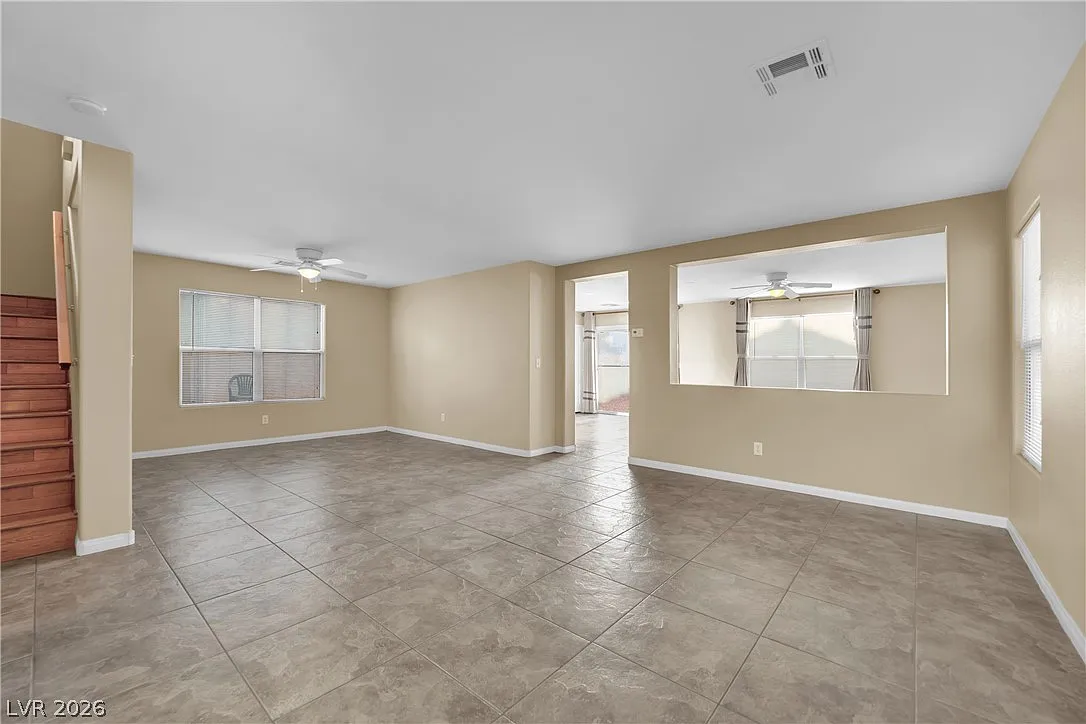 3 bed, 2.5 bath, 2065 sqft, $2,100 — Photo 3