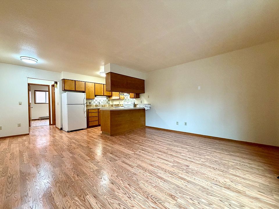 1st image of 1802-1820 NE Schuyler St #1810