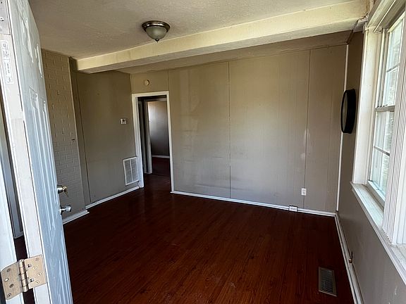 5th image of 143 Dogwood Ln