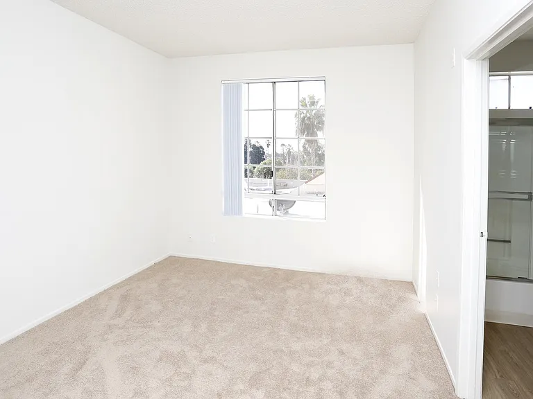 Lakeview — Photo 14