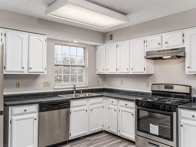 260 Timber Ridge Dr E — Photo 3