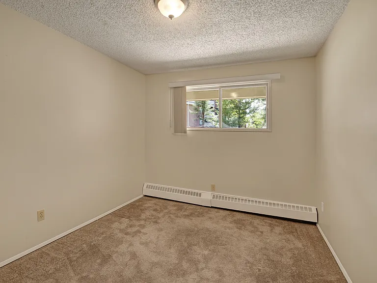 87 Stirling Rd NW — Photo 11
