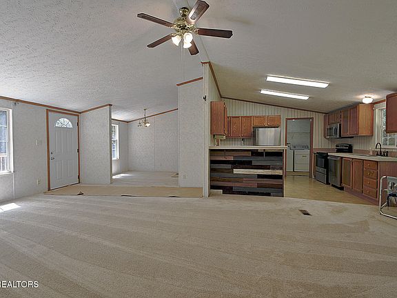 5th image of 351 Lake Forest Dr