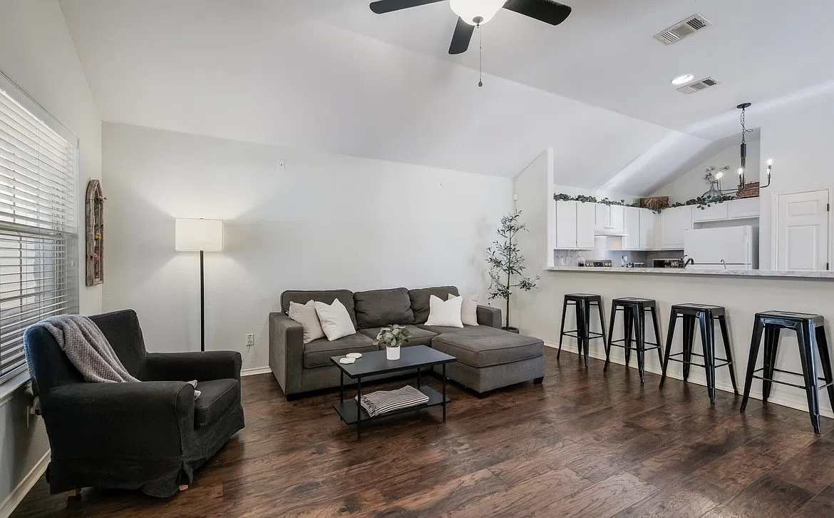 3 bed, 1464 sqft, $1,800 — Photo 4