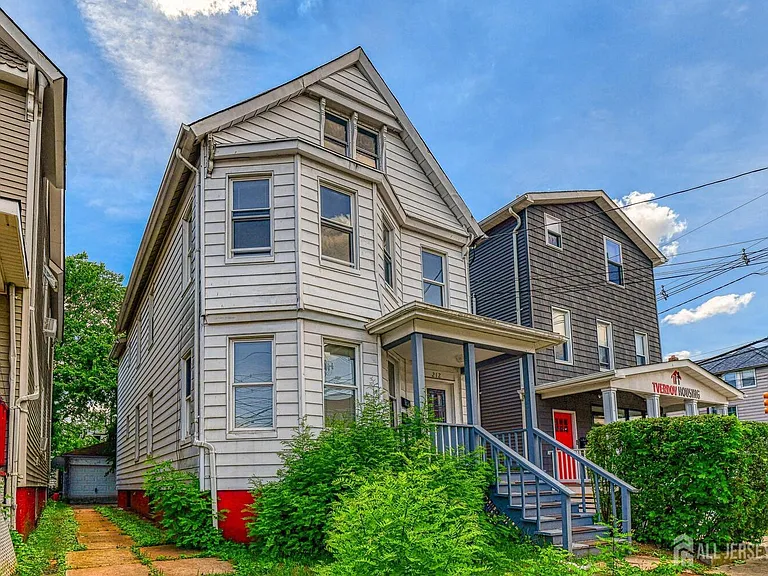 212 Easton Ave #1 — Photo 2