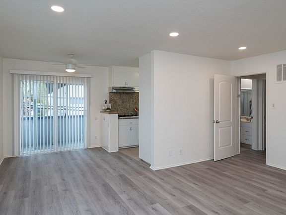 4th image of 608 N Hayworth Ave APT 10