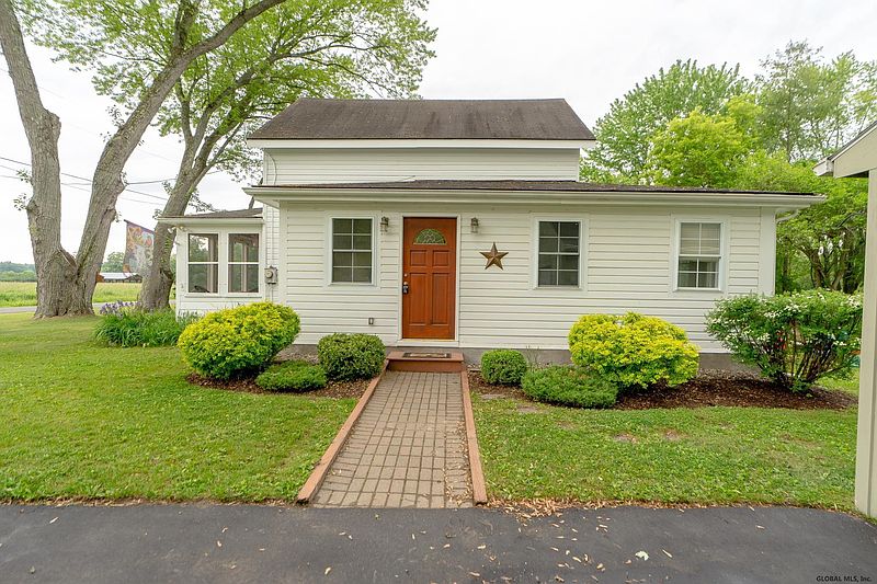 4th image of 67 Old Schuylerville Road