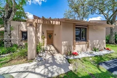 1st image of 36 Chestnut Cir