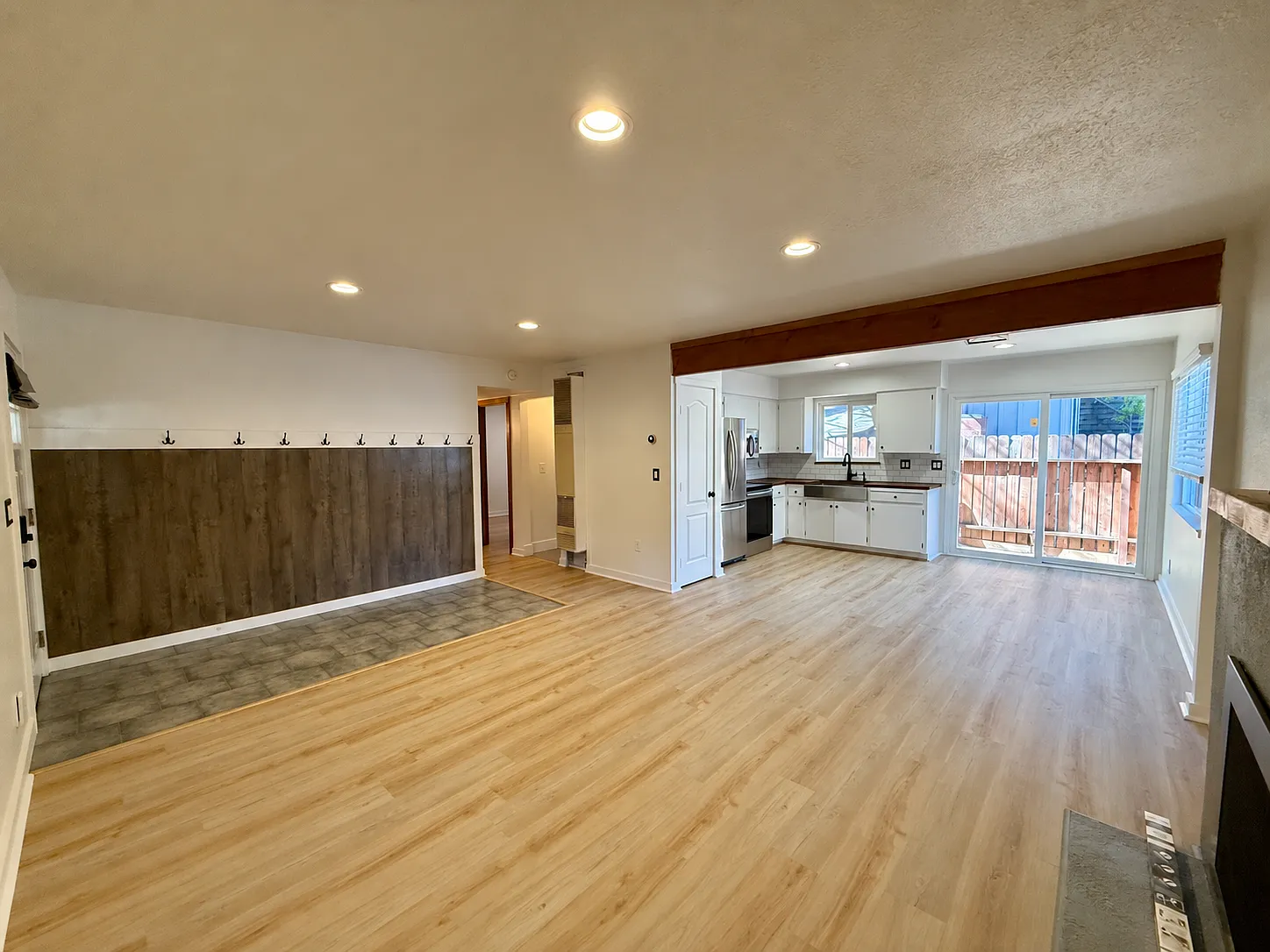 2 bed, 850 sqft, $2,500 — Photo 3