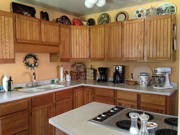 Kitchen with cooking island