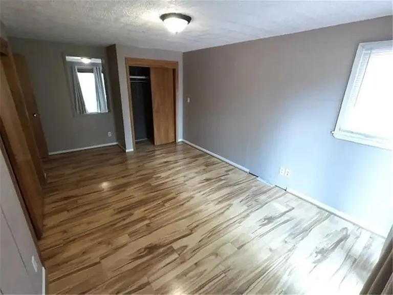 327 11th Ave NW #1 — Photo 2
