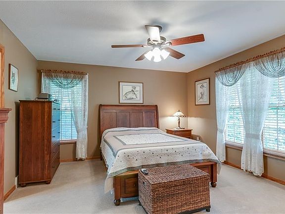3rd image of 3886 Deer Lake Dr