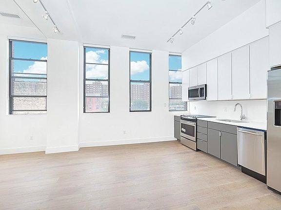 4th image of 271 W 125th St Ste 402