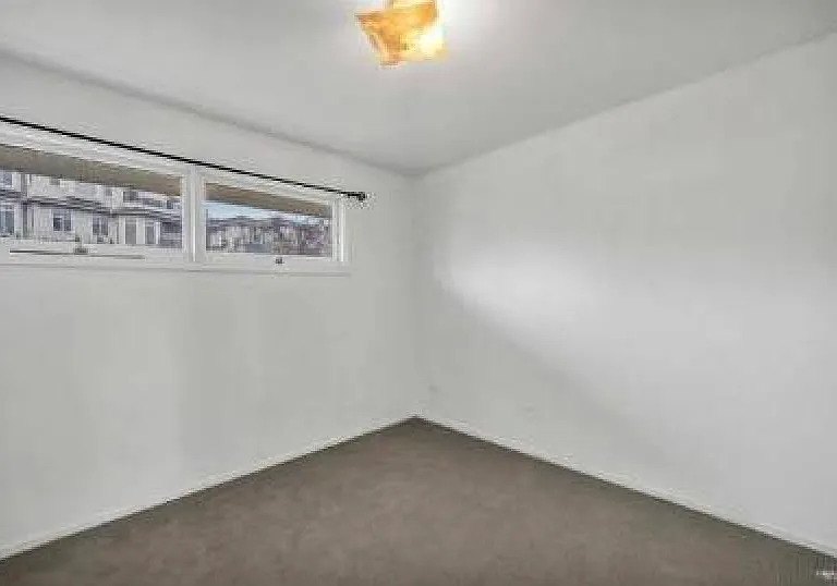2208 Burquitlam Dr — Photo 10