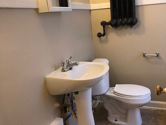 2nd image of 2034 N High St #305