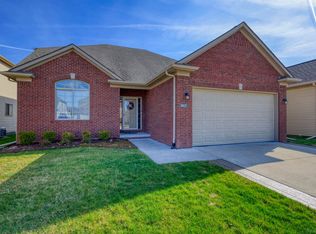 30028 Danvers Dr, Chesterfield, MI