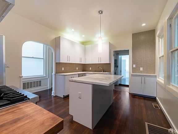 3rd image of 851 Lombard St #851