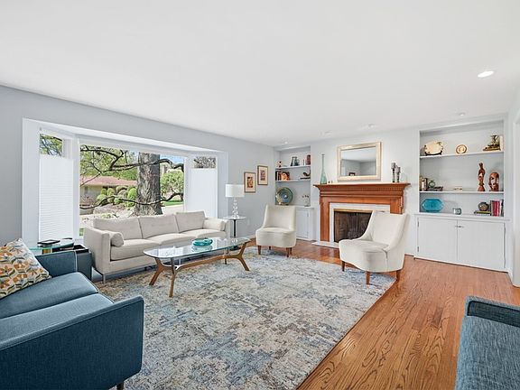 3rd image of 1193 Lakemont Dr