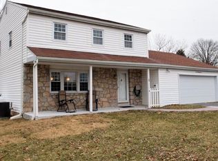 737 Lake Dr, Douglassville, PA 19518