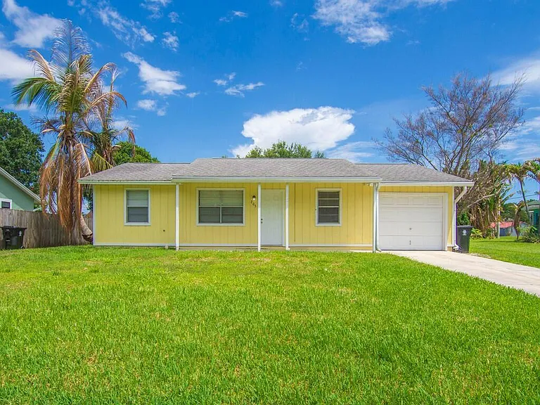 205 SW Voltair Ter — Photo 30