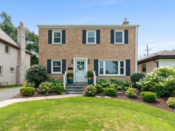 447 Ridge Ave, Clarendon Hills, IL 60514