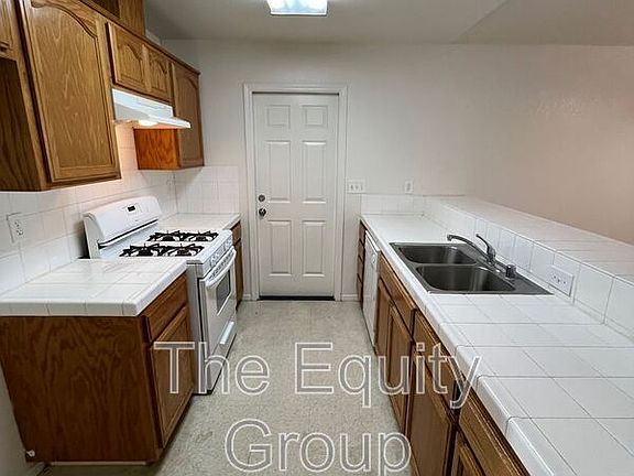 4th image of 94 N 4th St APT B
