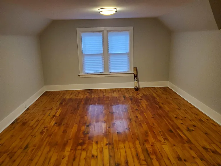 712 E 10th St #1/2 — Photo 11