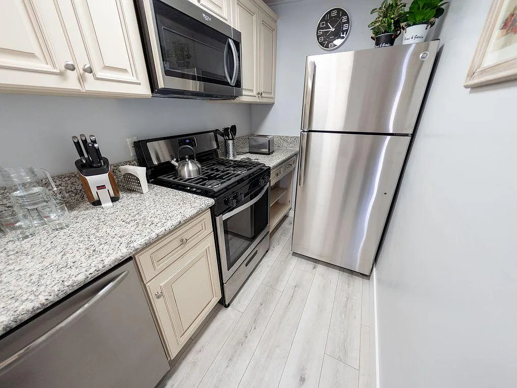 2 bed, 600 sqft, $4,500 — Photo 4