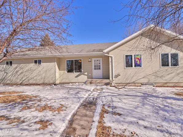 414 Burdick Ct, Grand Forks, ND 58203