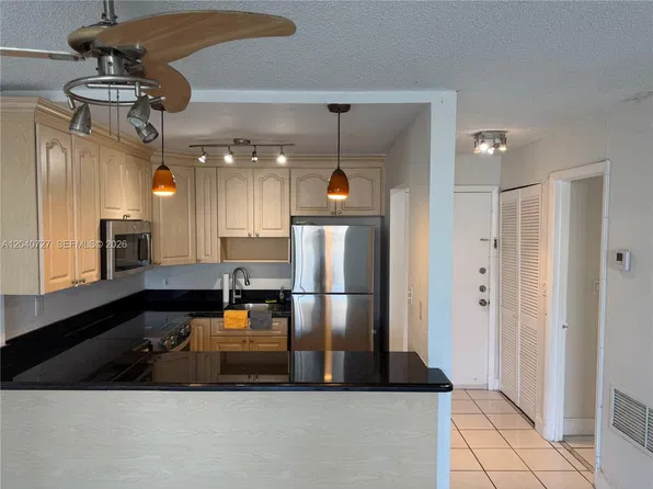 1990 Marseille Dr APT 303, Miami Beach, FL 33141