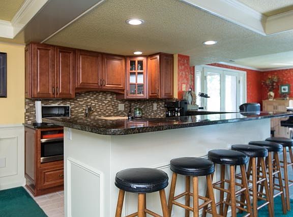 5th image of 185 Southampton Dr