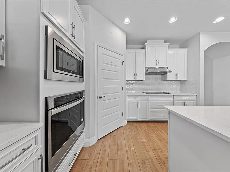 15537 Mango Isle St — Photo 28