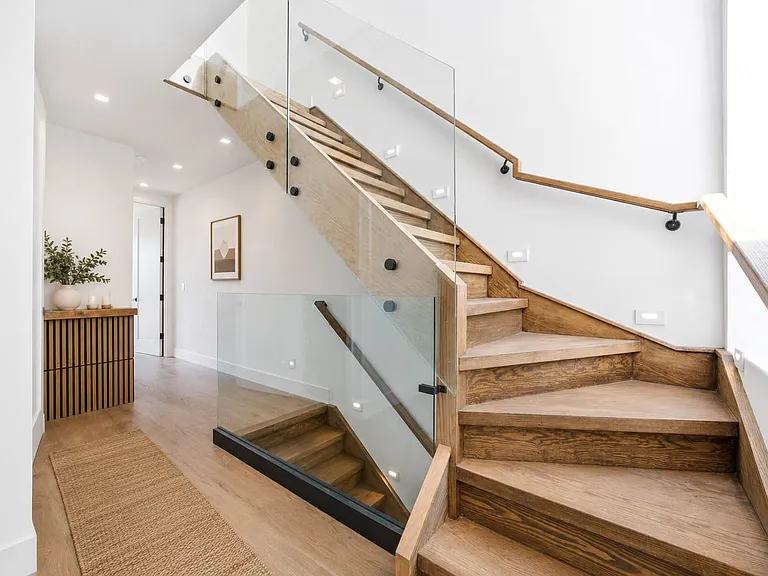 21-17 38th St #PENTHOUSE — Photo 4