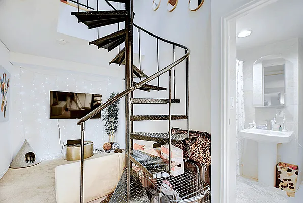 Rented by Urbane Brokerage | media 32