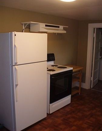 eat-in kitchen