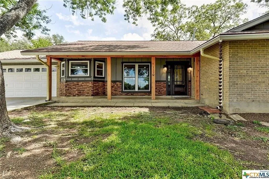 3 bed, 2.0 bath, 1828 sqft, $2,095 — Photo 3