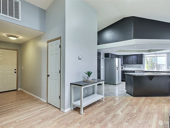 4th image of 6810 57th Court SE