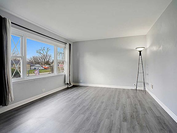 3rd image of 1119 N Leclaire Ave