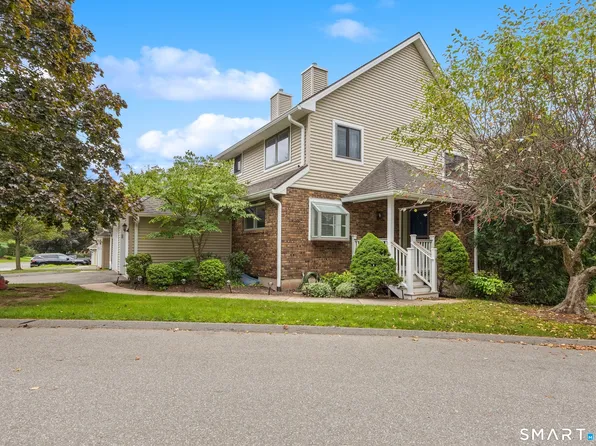 27 Fox Run Court #27, Newington, CT 06111