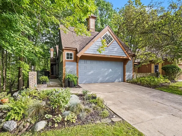 2133 N Cross Creek Dr SE, Grand Rapids, MI 49508