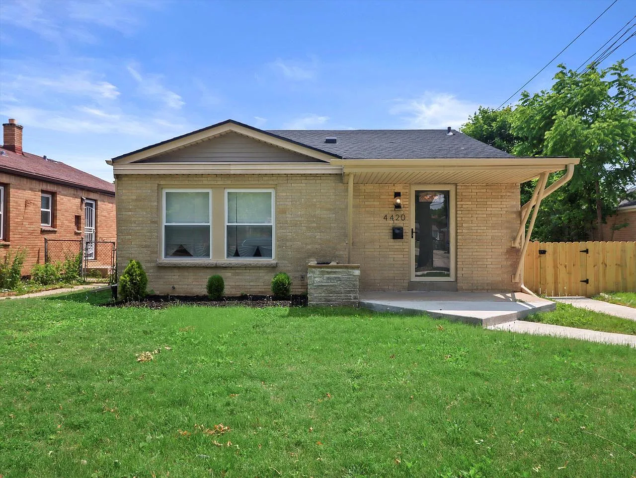 4420 North 69th STREET photo 1
